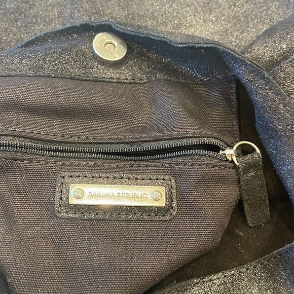 Banana republic purse with tassel, zip pocket, magnetic closure leather metallic - Picture 5 of 7